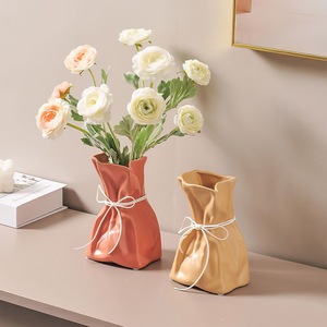 Jarrón de Resina Minimalista Estilo Crema para Flores Frescas, Decoración del Hogar, Pieza de Arte para Escritorio, Decoración Floral - Product Image 3