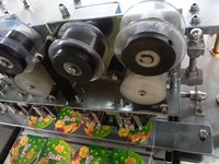 Wanhe Machine électrique automatique de remplissage et de scellage de gobelets en plastique pour jus de fruits, lait, eau et boissons Garantie 1 an