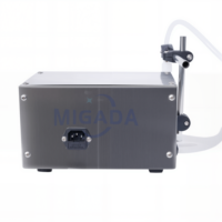 Máquina de llenado de líquidos semiautomática con bomba de diafragma pequeña de sobremesa para bebidas, jugos, perfumes y botellas de plástico.