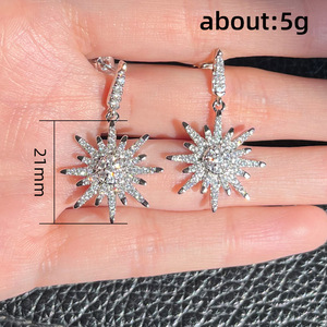 Orecchini Pendenti Floreali Vintage per Donne, Eleganti Orecchini a Forma di Girasole Scintillante, Gioielli per Orecchie alla Moda - Product Image 5
