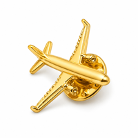 Broche d'avion en alliage massif à relief personnalisé, finition or poli, insigne d'uniforme pour personnel de compagnie aérienne, logo personnalisé en émail