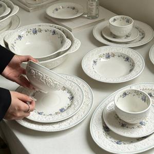 Vaisselle en céramique de style français, assiettes à fleurs en relief, tasses à café avec soucoupes et assiettes à dessert - Product Image 3