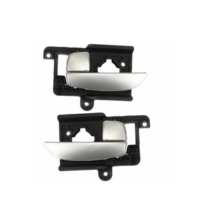 Poignées de porte intérieures Hyundai Elantra 826102H000 826202H000 en métal pour modernisation et remplacement - Product Image 4