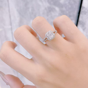 Elegante <span class=keywords><strong>Anillo</strong></span> de Diamante Cultivado en Laboratorio con Corte Cuadrado Pequeño y Punta en V de Cuatro Puntas, Platino PT950, Joyería Fina para Mujer, <span class=keywords><strong>Anillo</strong></span> de Compromiso, Boda, Nupcial - Product Image 4