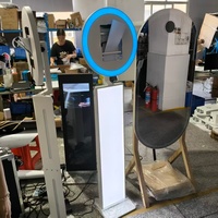 Cabina de Fotos Portátil Compacta de Impresión Instantánea |   Pantalla Táctil de 15.6 Pulgadas con Ranura para Cámara SLR/DSLR |   Alquiler Fácil de Instalar para Interiores/Exteriores