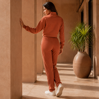 Ensemble deux pièces personnalisé pour femme : haut court zippé et pantalon droit taille haute pour la ville et les rassemblements décontractés