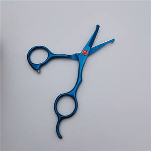 Ciseaux de toilettage pour animaux Inoue Kagaku, 4,5 pouces, en acier inoxydable arc-en-ciel, avec embout de sécurité pour la coupe du poils des chiens - Product Image 4