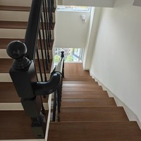 Rampe d'escalier moderne en alliage d'aluminium noir sans cadre à poteau unique pour terrasse
