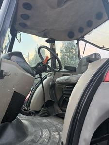 Le <span class=keywords><strong>tracteur</strong></span> <span class=keywords><strong>agricole</strong></span> 4x4 <span class=keywords><strong>Case</strong></span> <span class=keywords><strong>IH</strong></span> 140 peut être utilisé comme chargeur frontal et convient aux opérations agricoles à grande échelle. - Product Image 5