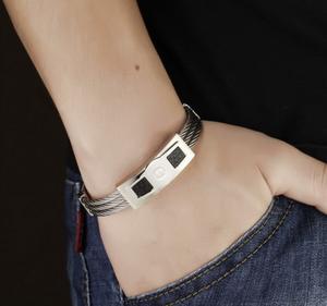 <span class=keywords><strong>Bracelet</strong></span> jonc torsadé en acier inoxydable bicolore style hip-hop rétro pour <span class=keywords><strong>homme</strong></span> – Cadeau idéal pour les fêtes – Meilleur prix - Product Image 6