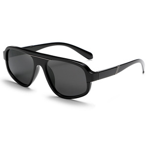 Lunettes de soleil polarisées tendance européennes et américaines GJ K040 pour hommes, verres photochromiques dégradés changeant de couleur en TR90 - Product Image 1