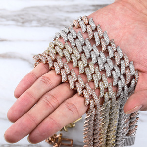 สร้อยคิวบาแบบมีหนามประดับเพชรเต็มเส้น ขนาด 20 มม. สไตล์ฮิปฮอปยุโรปอเมริกัน ทองแดงฝังเพชรซิร์คอน ดีไซน์ทันสมัยสำหรับผู้ชายและผู้หญิง - Product Image 2