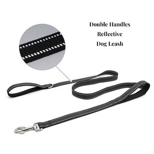 Correa reflectante para perros Cuerda para caminar nocturna con mango doble con almohadilla <span class=keywords><strong>de</strong></span> neopreno Agarre cómodo para perros grandes y fuertes - Product Image 2