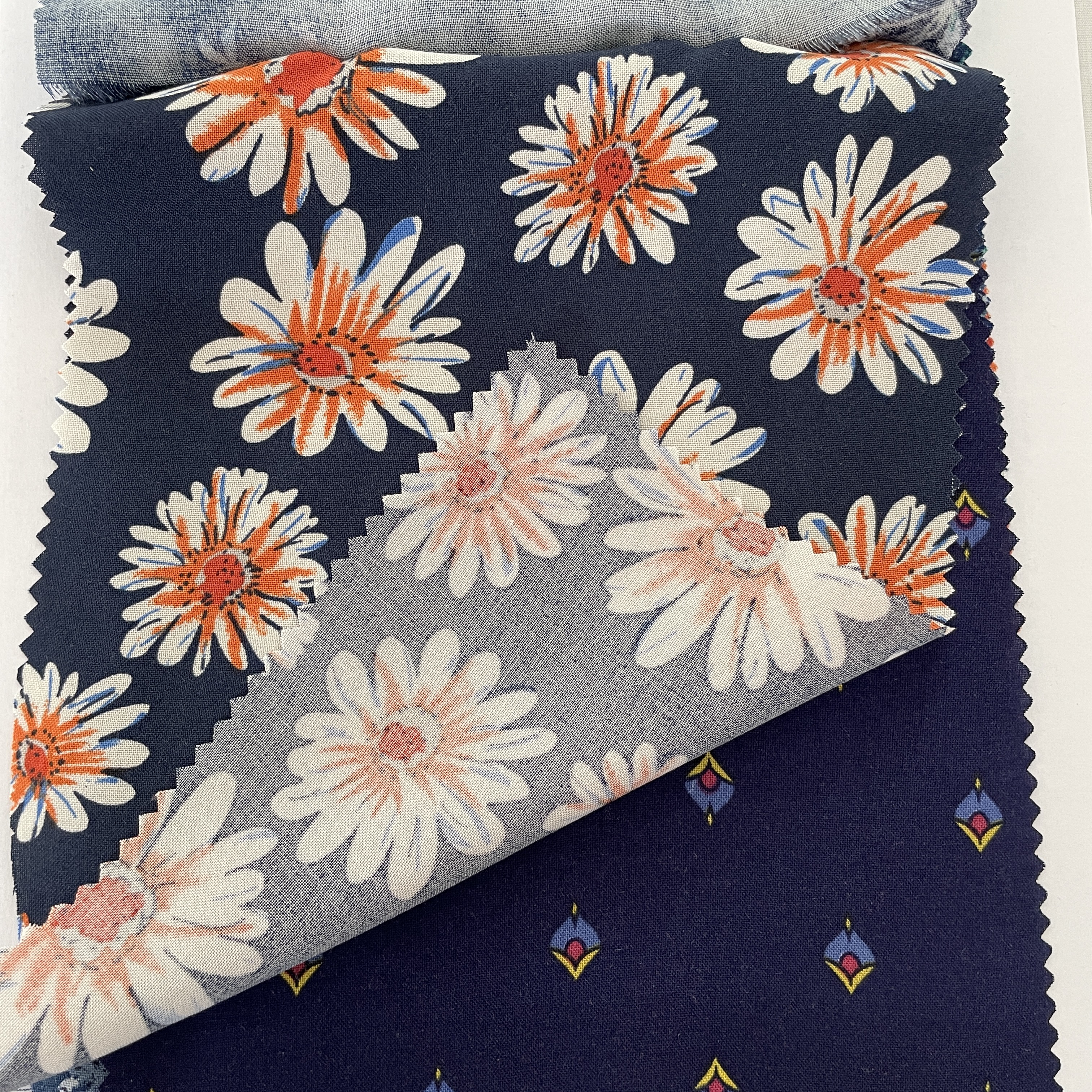 Вискозная ткань с принтом