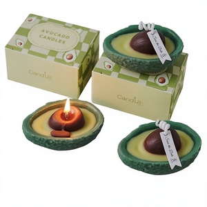 Bougie parfumée artisanale en forme d'avocat à la sauge et au sel de mer - Cadeau idéal pour les fêtes et la décoration de la maison - Product Image 2