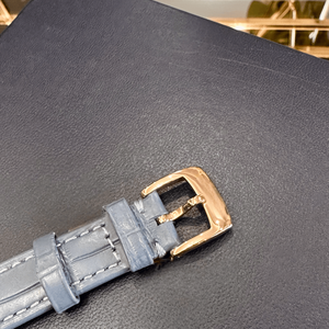 Montre à quartz pour femme avec bracelet en cuir à motif crocodile gris et cadran à chiffres romains Chopards - Product Image 6