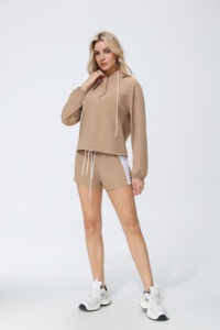 Completo da donna 2 pezzi con felpa con cappuccio e pantaloncini tinta unita, con zip a un quarto e coulisse, in poliestere traspirante, per yoga - Product Image 3