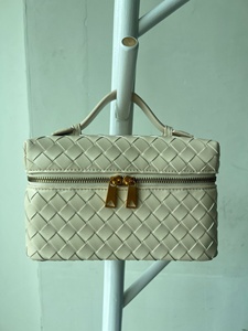 Bolso de almuerzo tejido de lujo para mujer, versátil, hecho a mano, pequeño, cuadrado, con cremallera, de poliéster, de un solo hombro, tipo bandolera. - Product Image 6