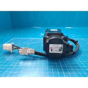 Motor Servo AC Fuji GYS201DC1-CA-B Usado Como Está, Piezas de Equipos Legacy Semiconductor - Product Image 6