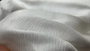 <span class=keywords><strong>ผ้า</strong></span><span class=keywords><strong>ไหม</strong></span>วิสโคสแจ็คการ์ดซาตินลายเส้นลายเปลือกไม้ สำหรับชุดเดรส เสื้อเบลาส์ และแฟชั่นหรูหรา - Product Image 4