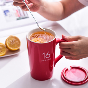 <span class=keywords><strong>Mug</strong></span> à café en céramique noir mat minimaliste nordique, grande capacité 16 oz, tasse à thé en porcelaine avec cuillère à mélanger pour le bureau - Product Image 3