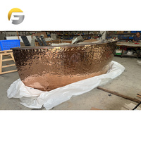 Mostrador de Recepción Curvo Personalizado CL337 con Superficie de Ondas de Agua, Barra de Forma Especial para Uso en Ingeniería con Acero Inoxidable