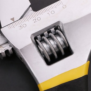 Clé à molette réglable avec poignée plastifiée, en acier au chrome-vanadium forgé et trempé, avec échelle laser intégrée - Product Image 2