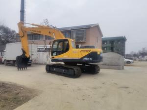 Excavatrice sur chenilles multifonctionnelle d'occasion d'origine coréenne Hyundai 220lc-9s, moteur Yanmar, pompe à engrenages haute efficacité, roulement en bon état - Product Image 3