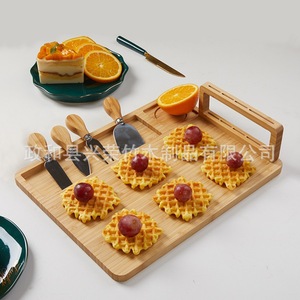 Tabla de Quesos de Bambú con 4 Cuchillos, Portátil para Fiestas y Uso Doméstico, Solo Lavar a Mano, Apto para Lavavajillas - Product Image 3