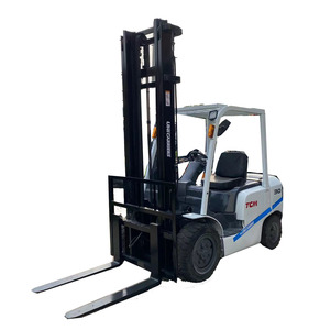 Chariot élévateur à moteur diesel à roues TCM 30 de 3 tonnes le plus vendu en excellent état avec une grande promotion Chariot élévateur d'occasion en vente en stock - Product Image 1