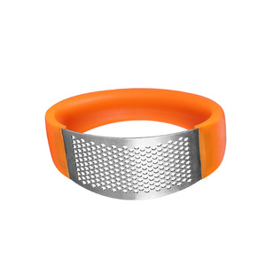 Prensa de ajo manual de acero inoxidable de grado alimenticio para uso en la cocina - Product Image 5