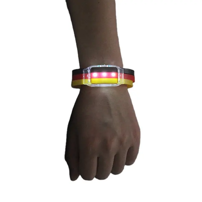 Braccialetti personalizzati in Silicone personalizzati a LED braccialetti per decorazioni per feste articoli popolari