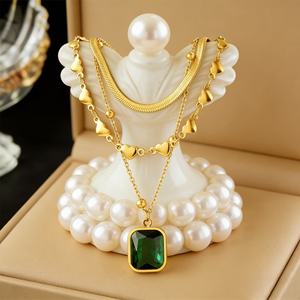Collier pendentif personnalisé en acier inoxydable de qualité supérieure, plaqué or 18 carats, avec perles, cœur et papillon, pour femme, collier médaillon multicouche, cadeau - Product Image 4