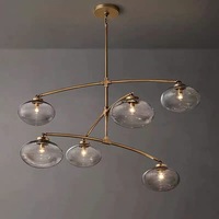 Luminaire suspendu en verre de qualité supérieure au design vintage avec finition en métal bronze antique, abat-jour en verre soufflé à la main transparent, restaurant, hôtel
