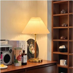 Customizable Plug, Three-Tone Dimmable, Vintage Pleated Fabric <strong>Table</strong> Lamp Minimalist Solid Wood Bedside Lamp for Bedrooms - Product Image 3