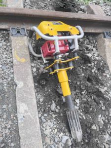 Machine de compactage de rails portable pour la maintenance des voies ferrées - Product Image 3