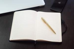 Libreta Personalizada de Cuero Vegetariano Dorado con <span class=keywords><strong>Tapa</strong></span> <span class=keywords><strong>Dura</strong></span> A5, Encuadernación en Espiral, Set de Regalo Empresarial para Hombre y Mujer con Bolígrafo - Product Image 4