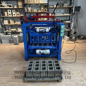 ייצור יעיל של לבנים מלט ביצוע מכונות עם תבניות להחלפה לייצור סוגים שונים של לבנים - Product Image 5