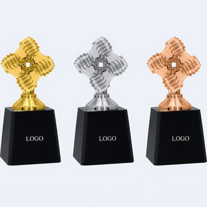 Elegante Estatua Metálica de Oficina con Forma de Dama para Decoración de Escritorio Profesional en Acabados Dorado, Plateado, Cobre y Bronce - Product Image 1
