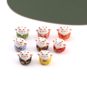 Cuentas de Cerámica con Forma de Gato de la Suerte Estilo Japonés para Hacer Pulseras, Accesorios de Joyería DIY, Mini Dijes Coloridos de 8mm - Product Image 2