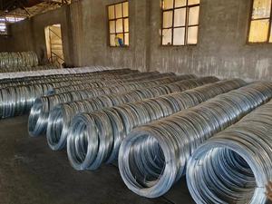 سلك فولاذي مجلفن بالغمس الساخن مطلي بالزنك بمقاسات 10 و12 و14 و<span class=keywords><strong>16</strong></span> و<span class=keywords><strong>18</strong></span> لصناعة شبكات الأسلاك بسعر الجملة من المصنع - Product Image 3