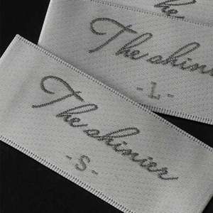 <span class=keywords><strong>Etichette</strong></span> Tessute Personalizzate di Lusso - Texture Raso Damascato, Pieghevoli, <span class=keywords><strong>per</strong></span> Cucitura su Collo di Indumenti Biologici - Product Image 4