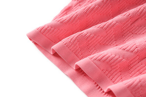 库存2025无袖女性针织设计金属装饰修身女性粉色提花Midi连衣裙 - Product Image 5