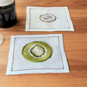 Serviettes de cocktail en lin Kiwi & Coconut – Serviettes de boisson réutilisables 100 % lin naturel, motif fruits tropicaux pour bar, fête - Product Image 1