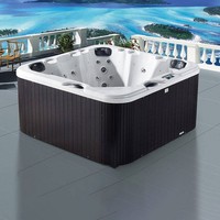 Bain de massage et piscine de fitness équipables de lumières, de systèmes de circulation d'eau automatiques, baignoires et piscines.