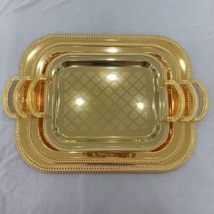 <span class=keywords><strong>Plateau</strong></span> de service <span class=keywords><strong>marocain</strong></span> artisanal tendance en métal gravé de luxe avec poignées pour la vente en gros - Product Image 3