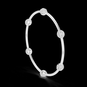 Bracelet minimaliste en argent avec diamants de laboratoire cultivés, fabriqué en argent plaqué, au design élégant, pour cadeau de fête pour femmes - Product Image 1