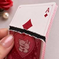 Cartes à Jouer Familiales KOKO PIPI Saint-Valentin - Boîte Cadeau en Papier Écologique en Forme de Cœur 300gsm Durable avec Cœur Noir et Bords Rose Pailleté