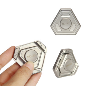 Spinner Antiestrés de Acero Inoxidable en Forma de Corazón, Juguete de Descompresión para Adultos y Niños, Juguete Giratorio de Metal - Product Image 1