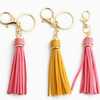 Porte-clés en cuir PU avec pompon, personnalisable, coloré, breloque de sac élégante, cadeau pour femme